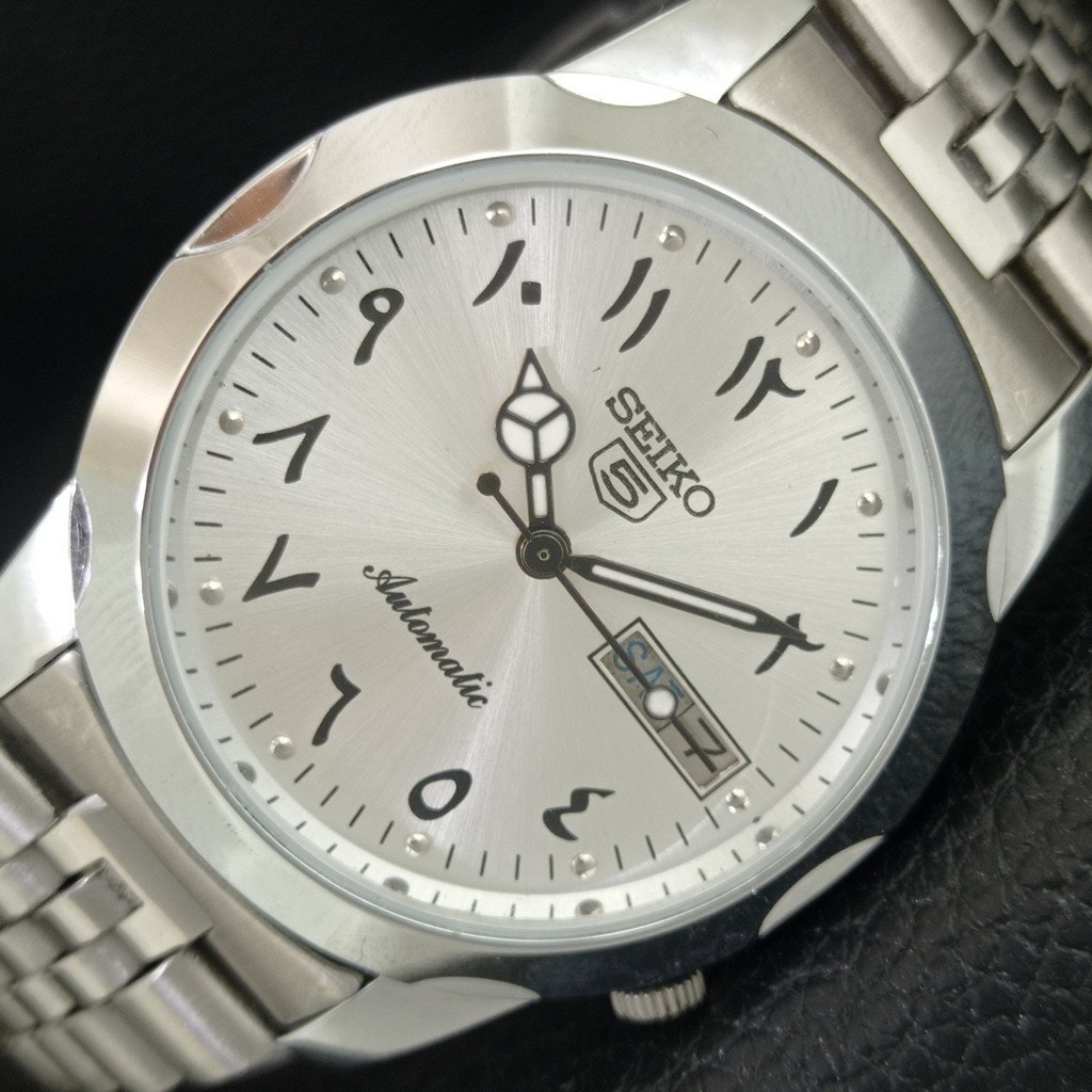 Vintage 1983 Seiko Automatic Mens Silver Watch WDaydate  Black Accents